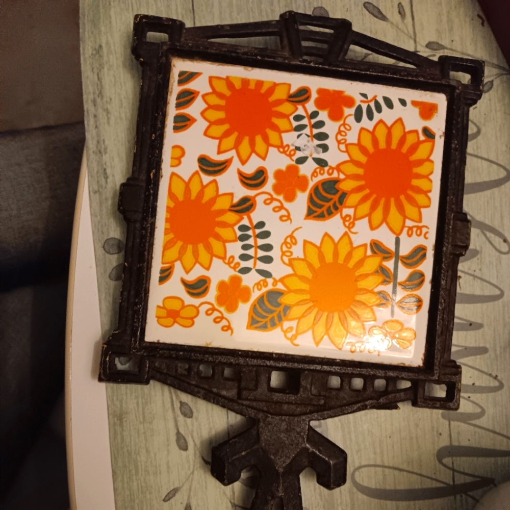 Cast iron trivet